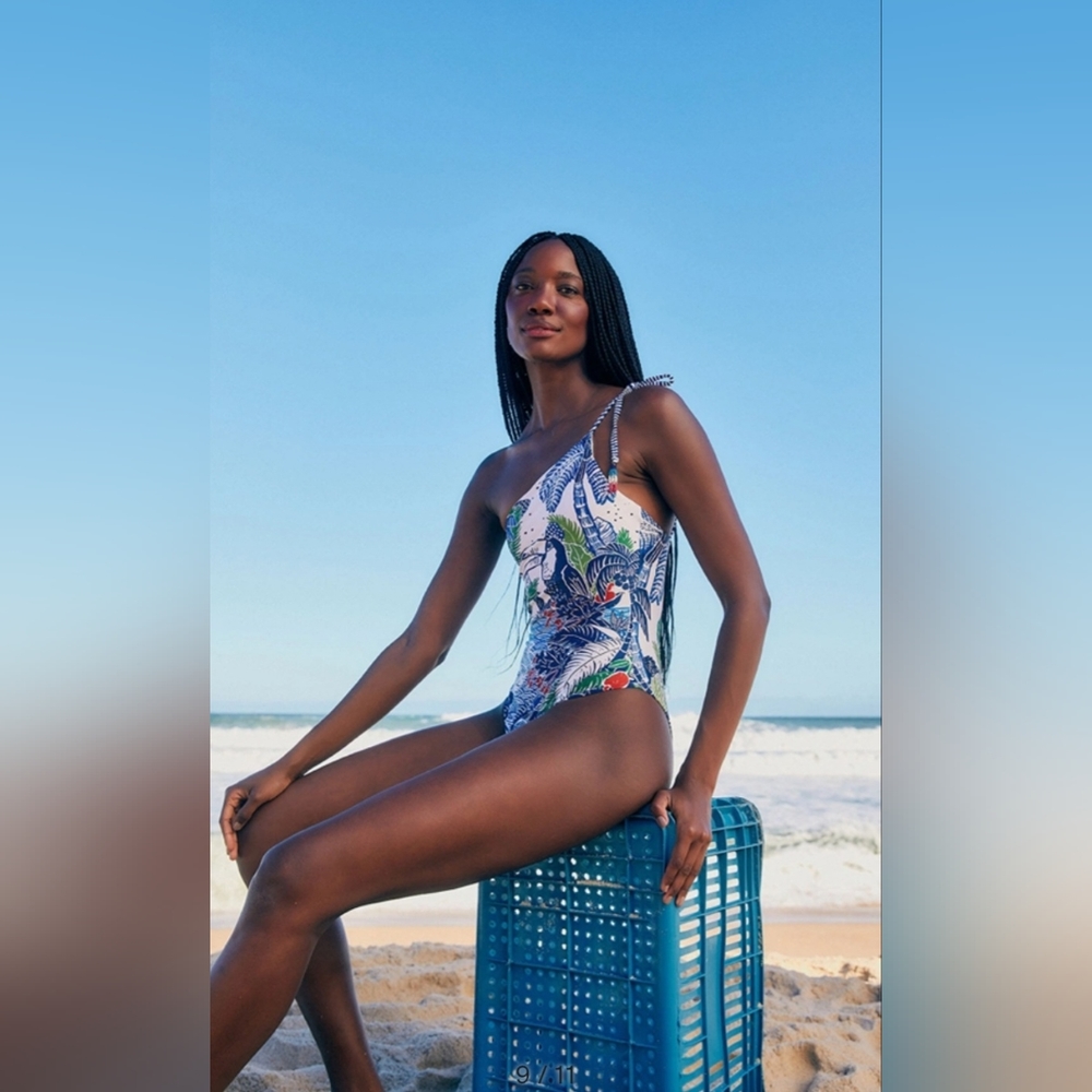 NWOT FARM RIO GRAPHIC RIO ONE-SHOULDER ONE-PIECE SWIMSUIT